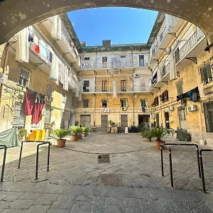 hv-suites-decumanus.hotels-amalfi.com/